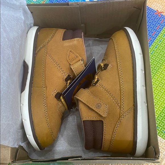 Stride rite 9.5w toddler boy wheat Boots with Sturdy Construction NWT - Picture 1 of 4